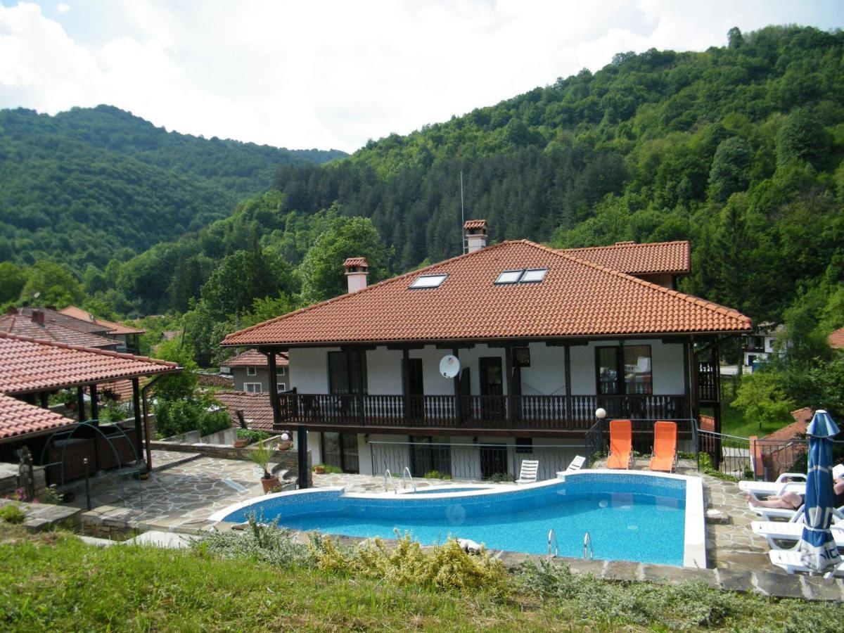 Family Hotel Chiflik Hills