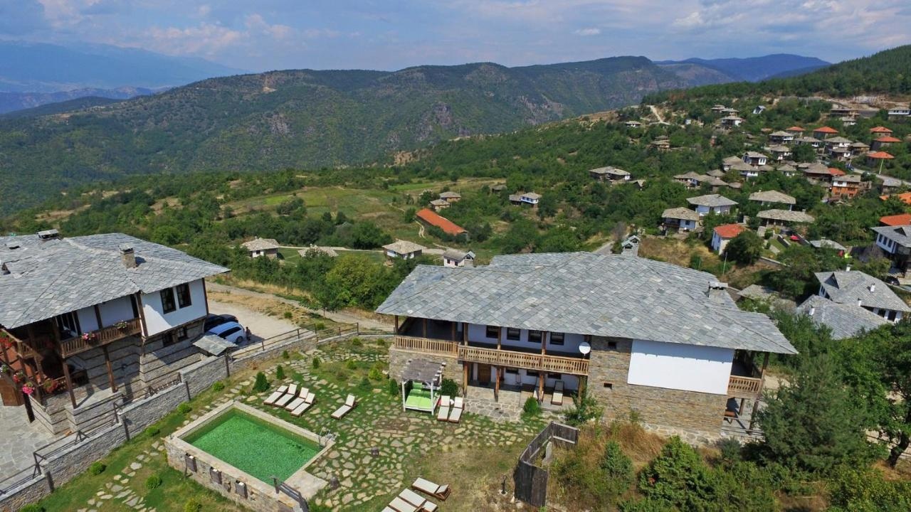 Панорама хаус Лещен и еко къщи Дървена и Землянка