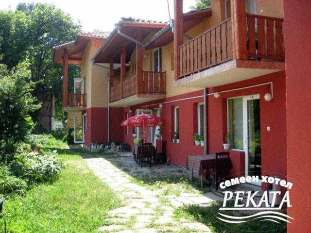 Хотел Реката